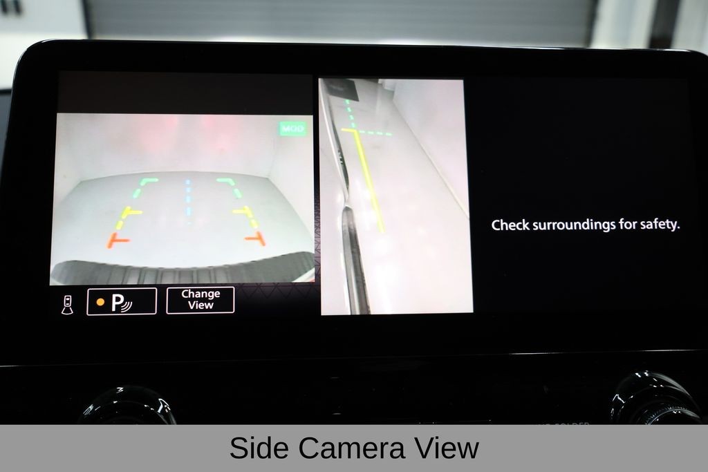 Nissan Armada Vehicle Full-screen Gallery Image 21