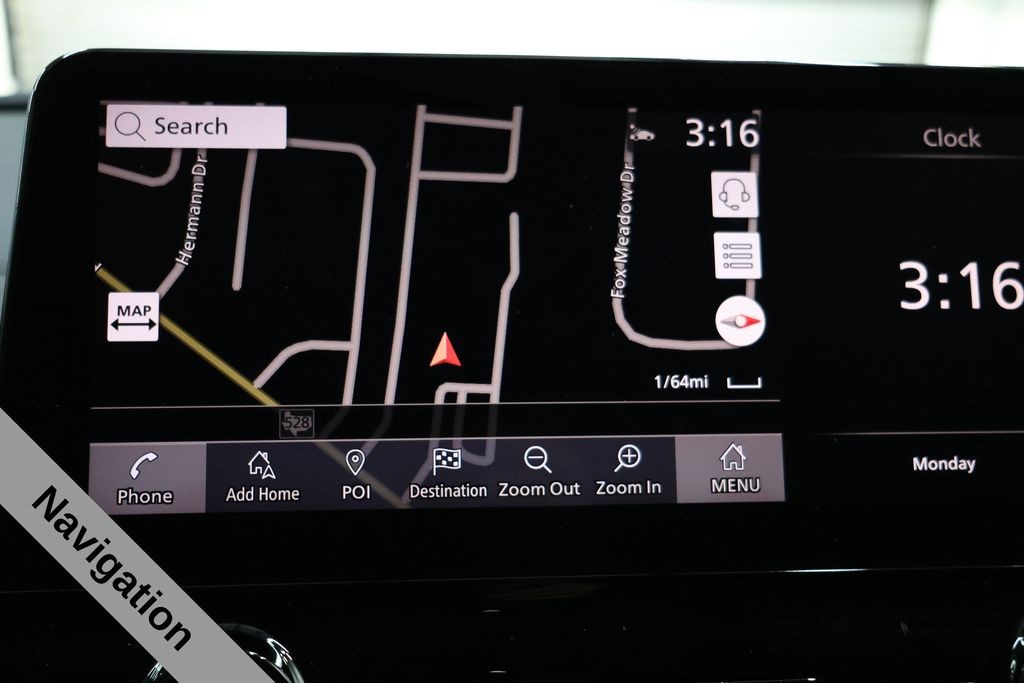 Nissan Armada Vehicle Full-screen Gallery Image 22