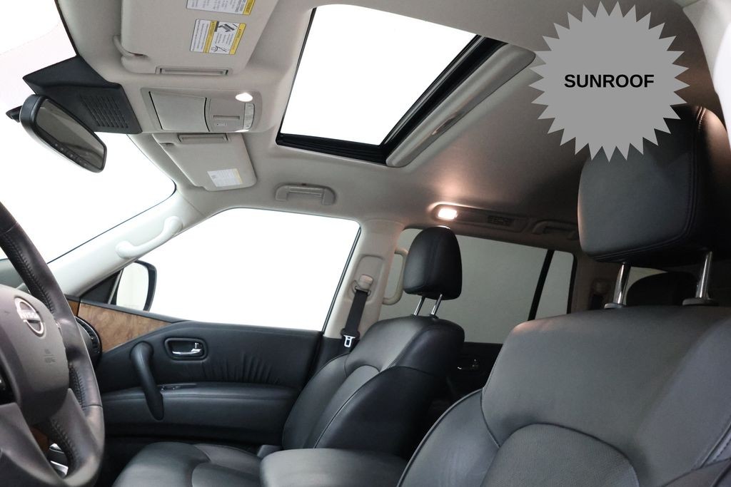 Nissan Armada Vehicle Full-screen Gallery Image 23