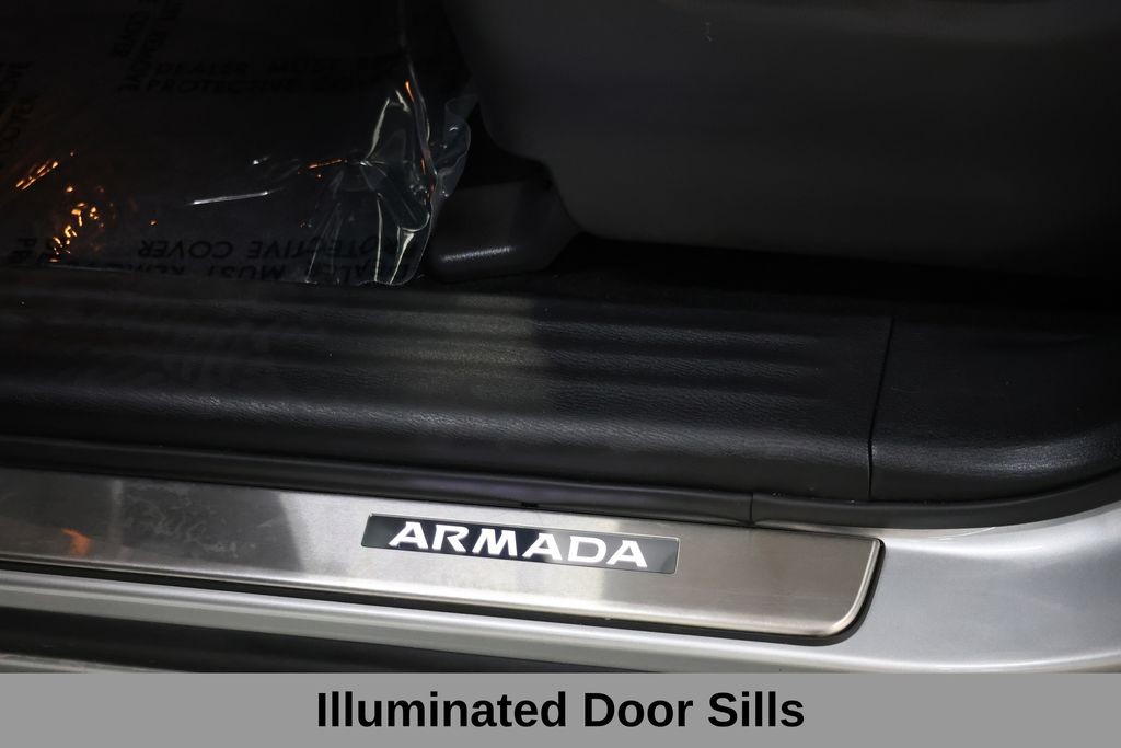 Nissan Armada Vehicle Full-screen Gallery Image 32
