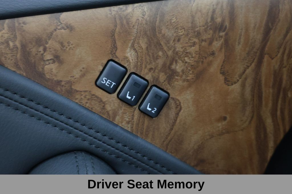 Nissan Armada Vehicle Full-screen Gallery Image 34