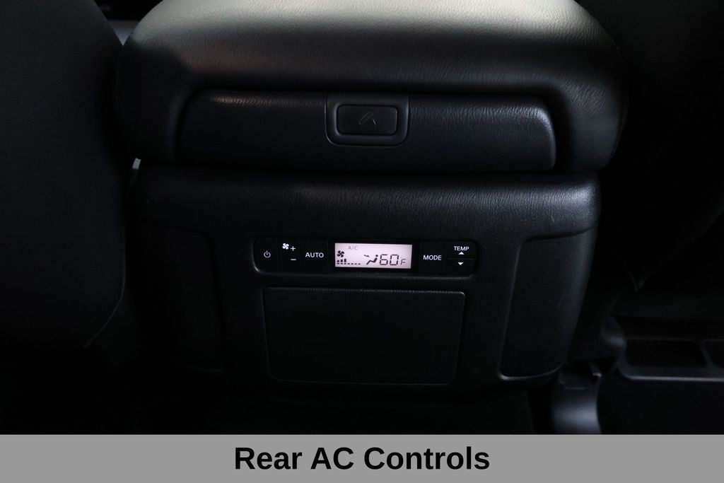 Nissan Armada Vehicle Full-screen Gallery Image 38