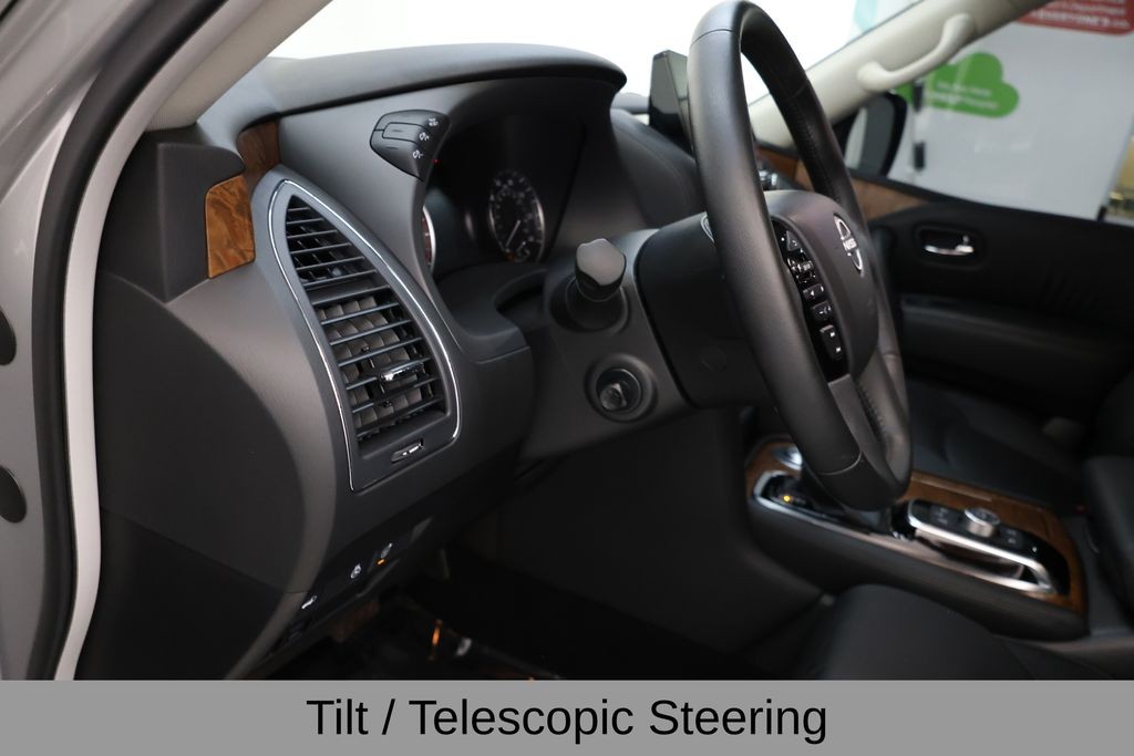 Nissan Armada Vehicle Full-screen Gallery Image 41