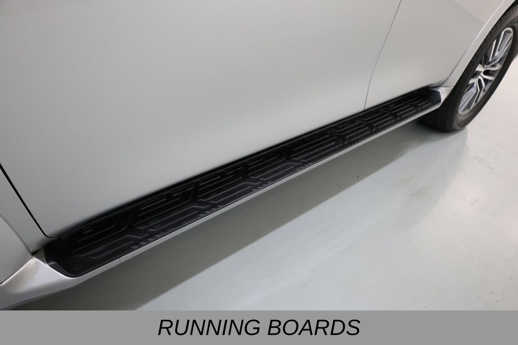 Nissan Armada Vehicle Full-screen Gallery Image 46