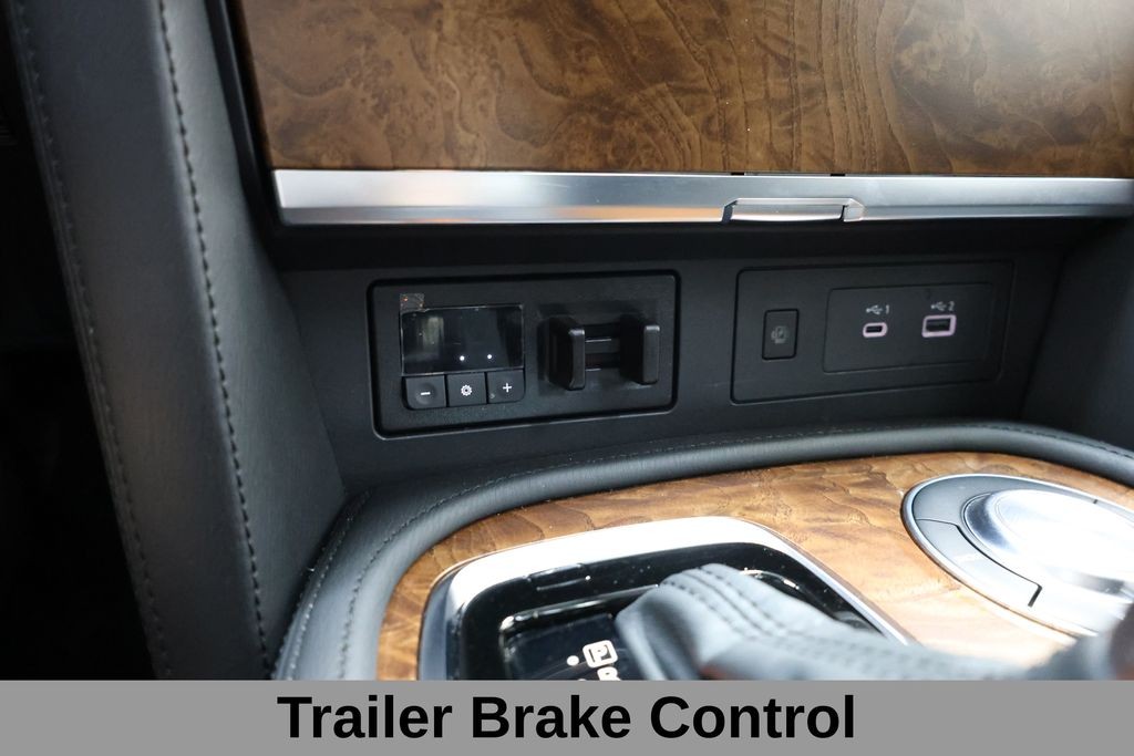Nissan Armada Vehicle Full-screen Gallery Image 49