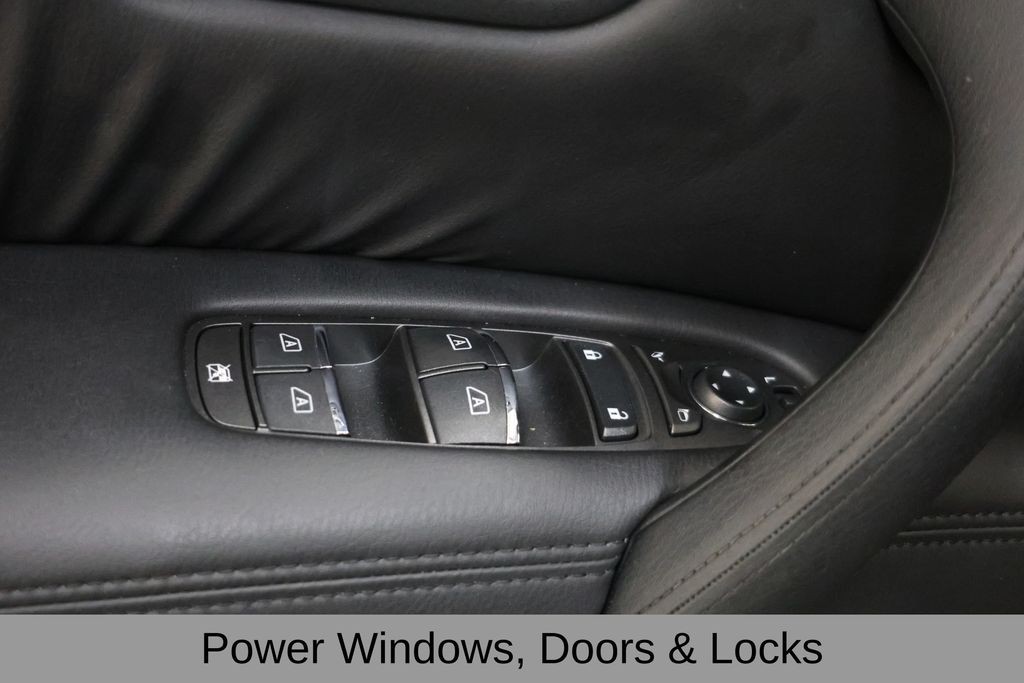 Nissan Armada Vehicle Full-screen Gallery Image 52