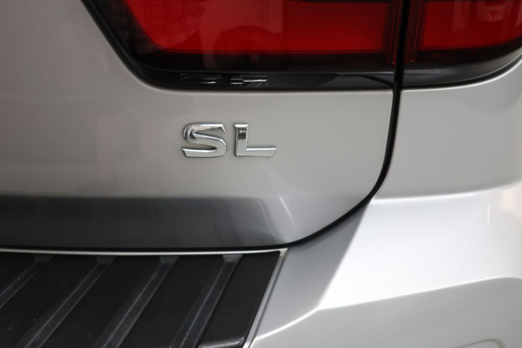 Nissan Armada Vehicle Full-screen Gallery Image 67