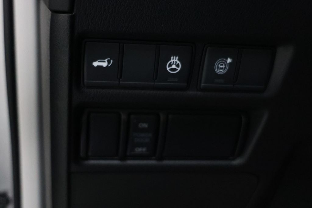 Nissan Armada Vehicle Full-screen Gallery Image 70