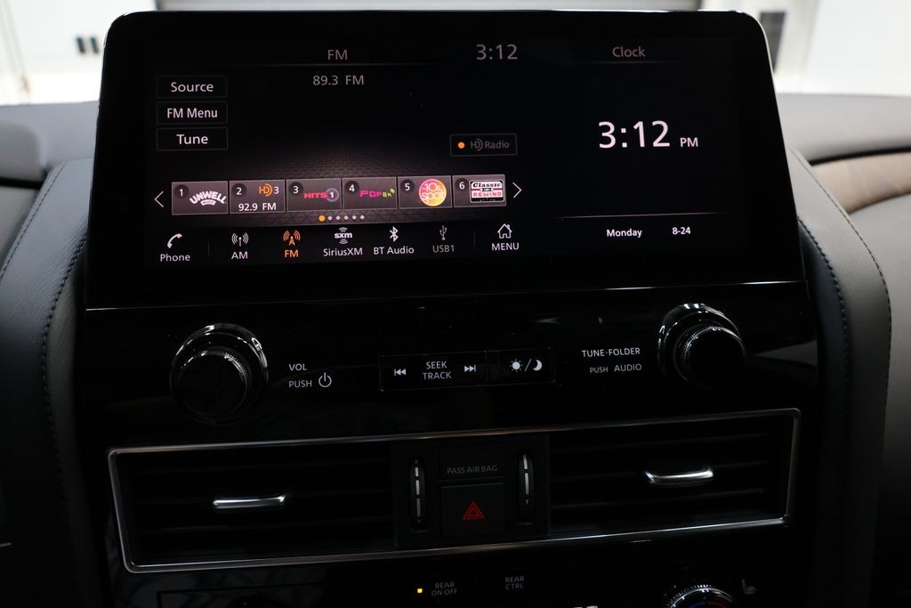 Nissan Armada Vehicle Full-screen Gallery Image 72