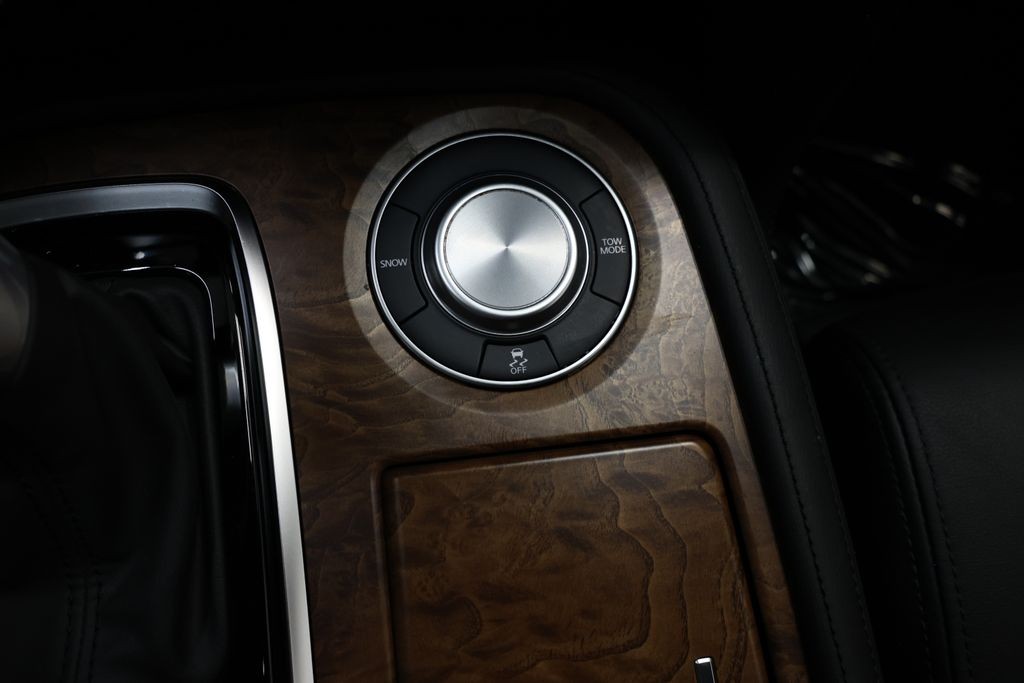 Nissan Armada Vehicle Full-screen Gallery Image 75