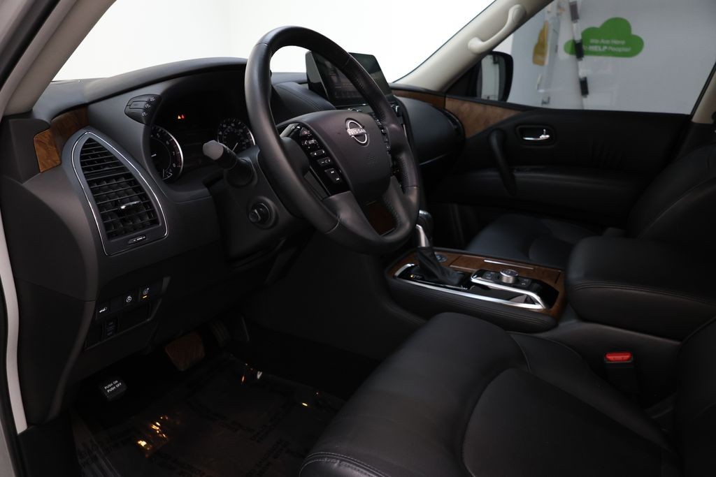 Nissan Armada Vehicle Full-screen Gallery Image 76