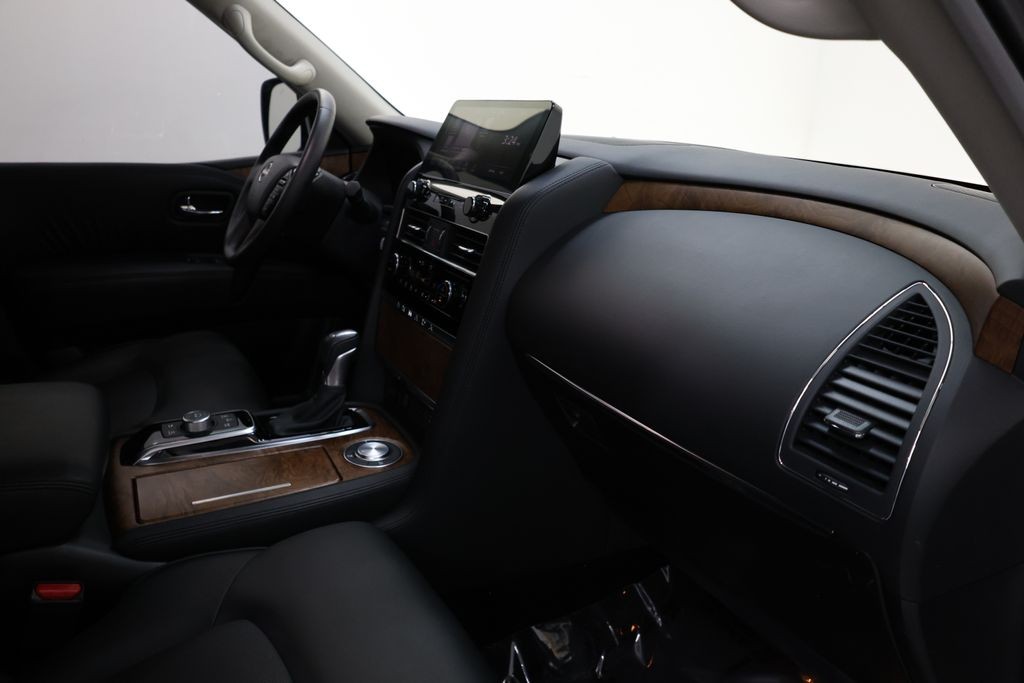 Nissan Armada Vehicle Full-screen Gallery Image 85