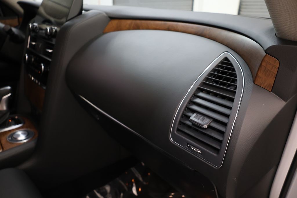 Nissan Armada Vehicle Full-screen Gallery Image 93