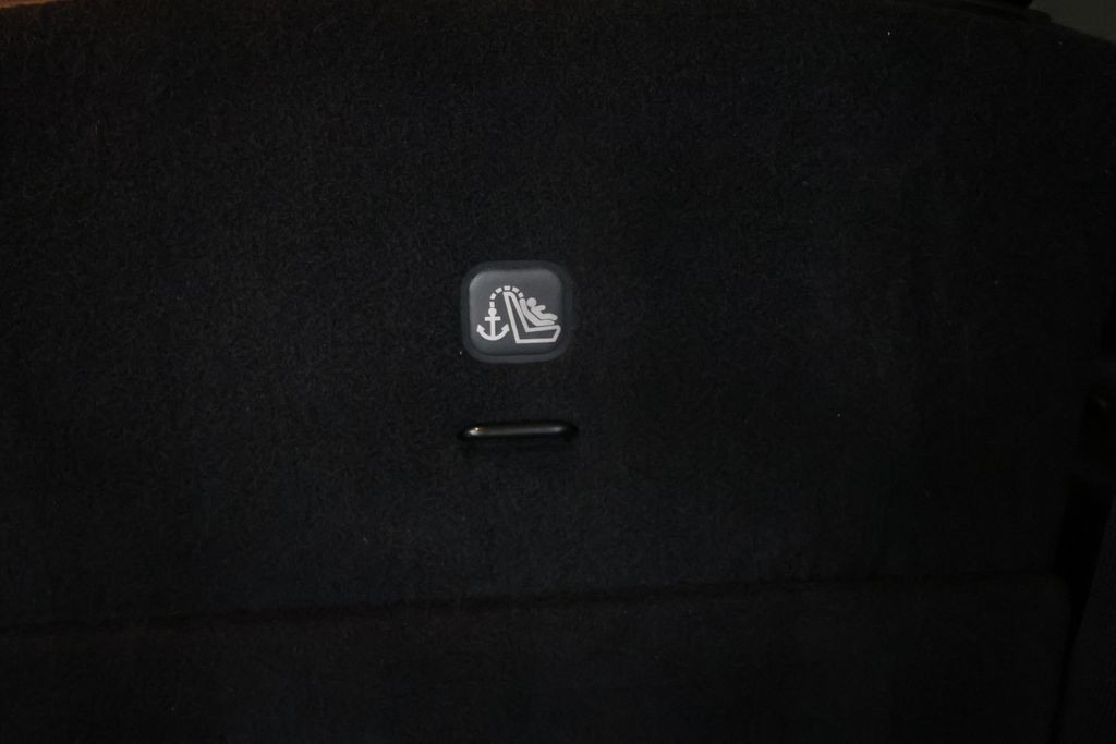 Nissan Armada Vehicle Full-screen Gallery Image 96