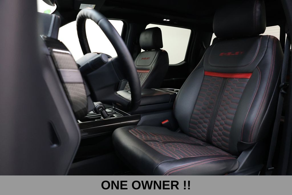 Ford F-150 Vehicle Full-screen Gallery Image 11
