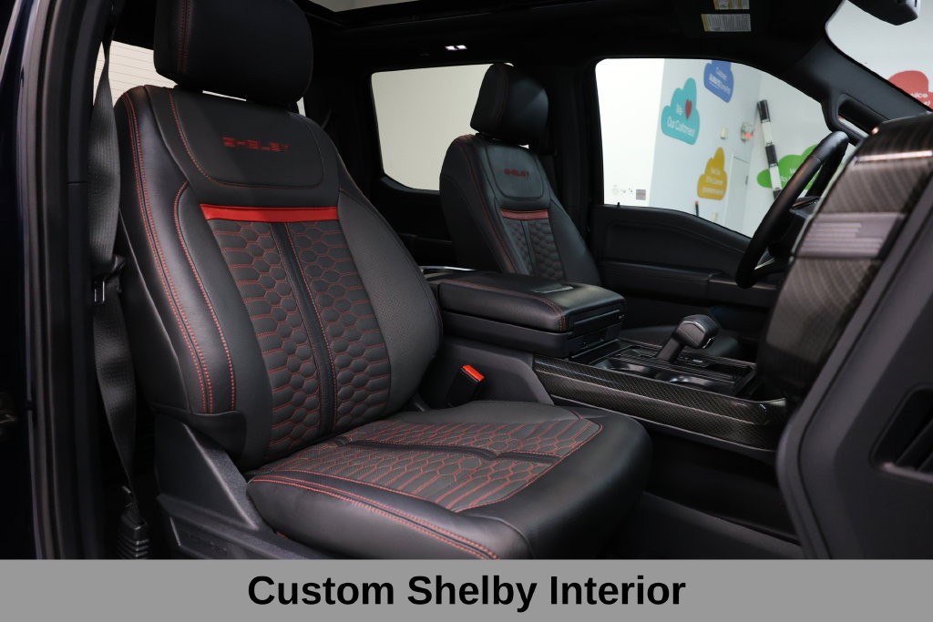 Ford F-150 Vehicle Full-screen Gallery Image 16