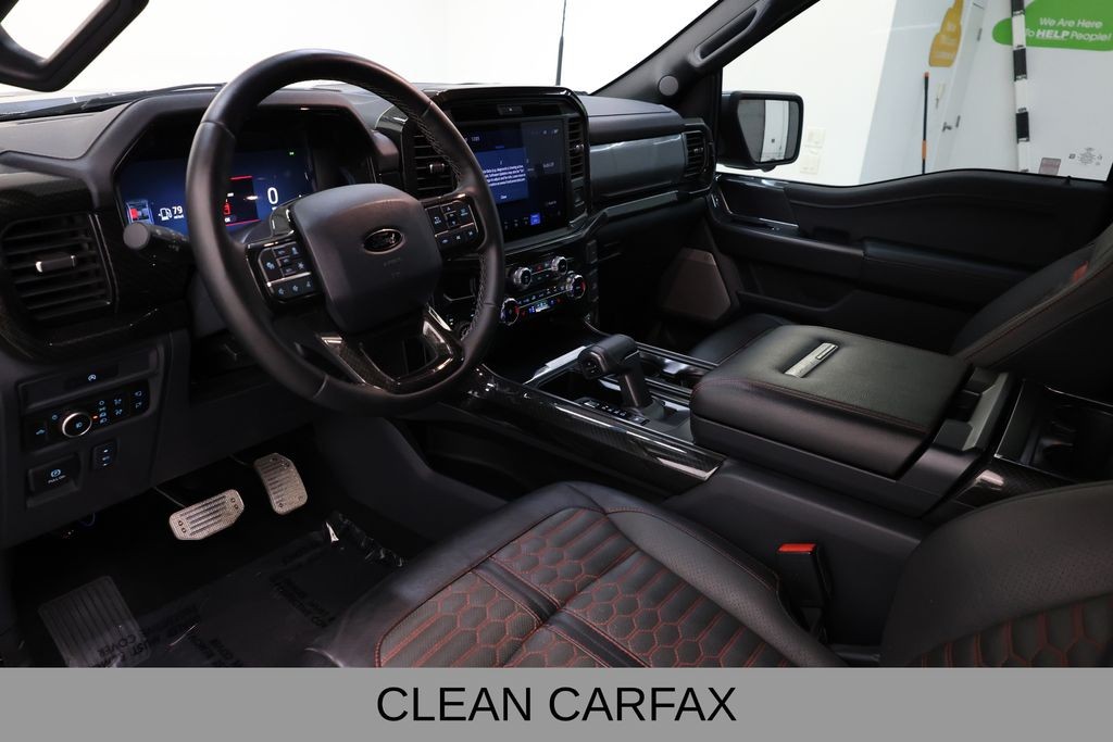 Ford F-150 Vehicle Full-screen Gallery Image 12