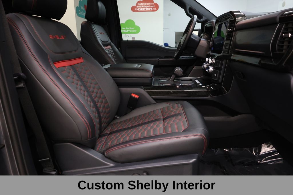 Ford F-150 Vehicle Full-screen Gallery Image 16