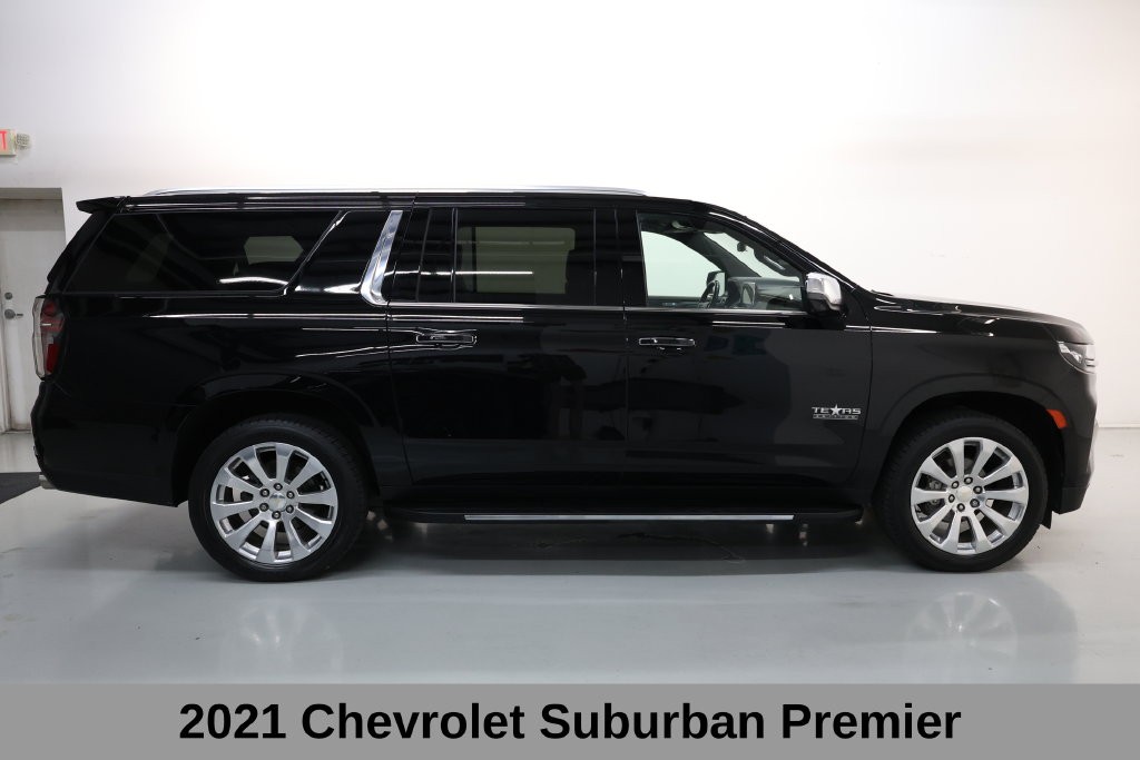 Chevrolet Suburban Vehicle Full-screen Gallery Image 04