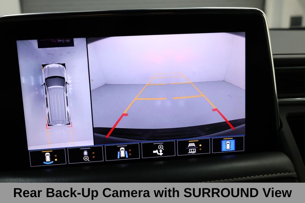 Chevrolet Suburban Vehicle Full-screen Gallery Image 21