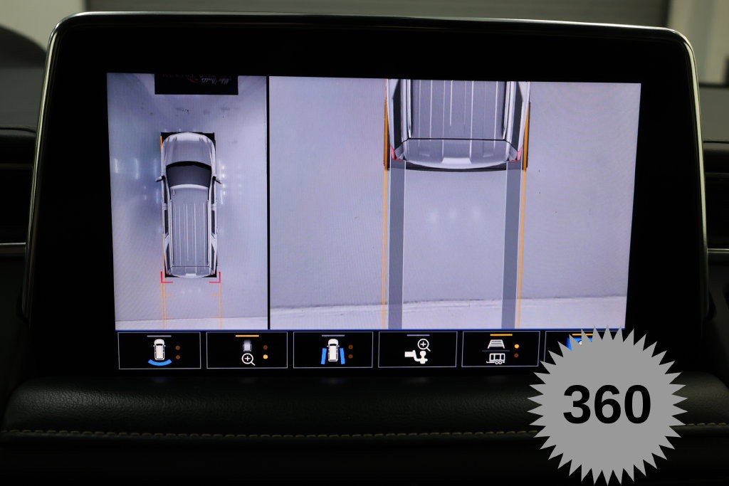 Chevrolet Suburban Vehicle Full-screen Gallery Image 22