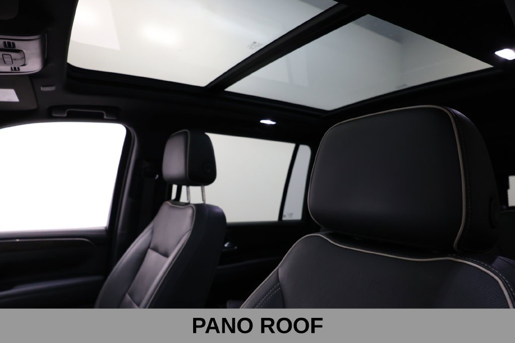 Chevrolet Suburban Vehicle Full-screen Gallery Image 26