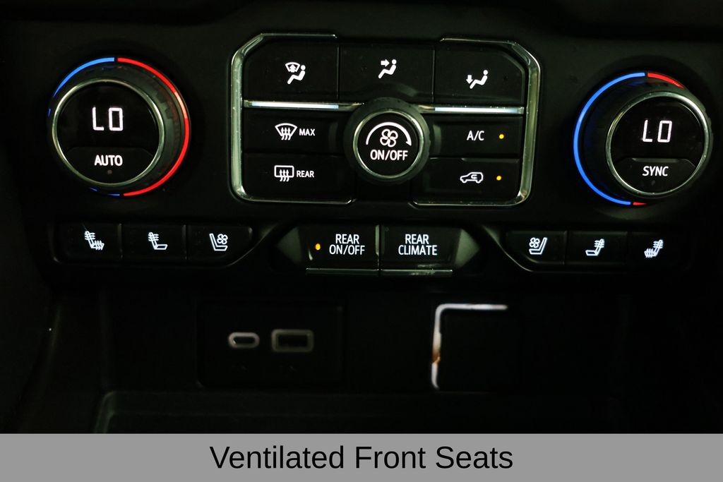 Chevrolet Suburban Vehicle Full-screen Gallery Image 34