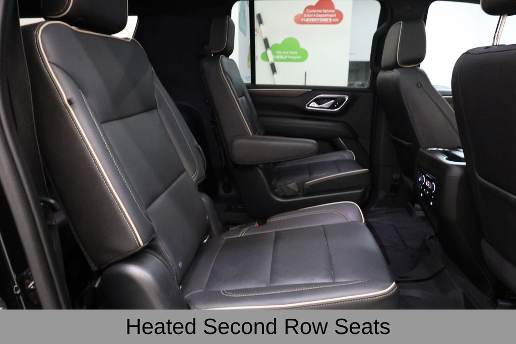Chevrolet Suburban Vehicle Full-screen Gallery Image 36