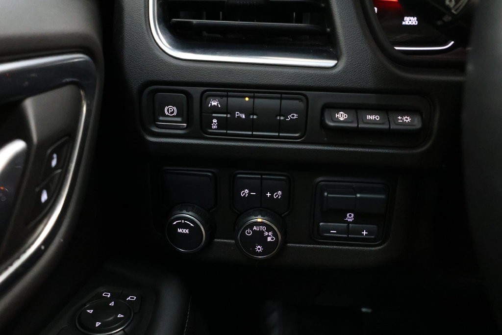 Chevrolet Suburban Vehicle Full-screen Gallery Image 67