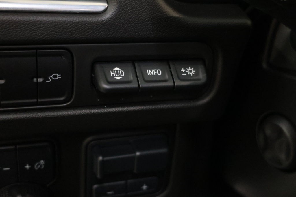 Chevrolet Suburban Vehicle Full-screen Gallery Image 68