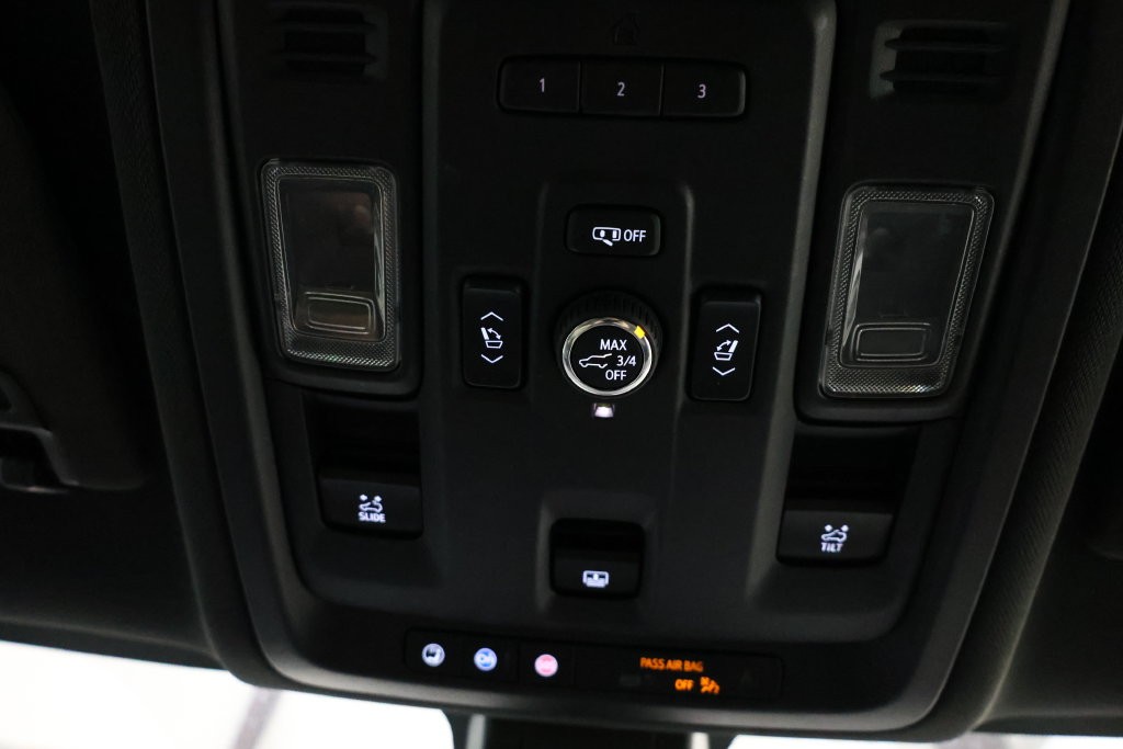 Chevrolet Suburban Vehicle Full-screen Gallery Image 90