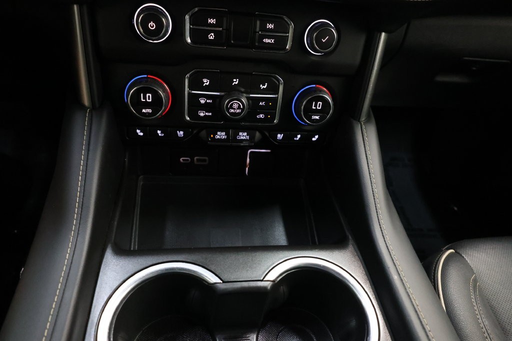 Chevrolet Suburban Vehicle Full-screen Gallery Image 92