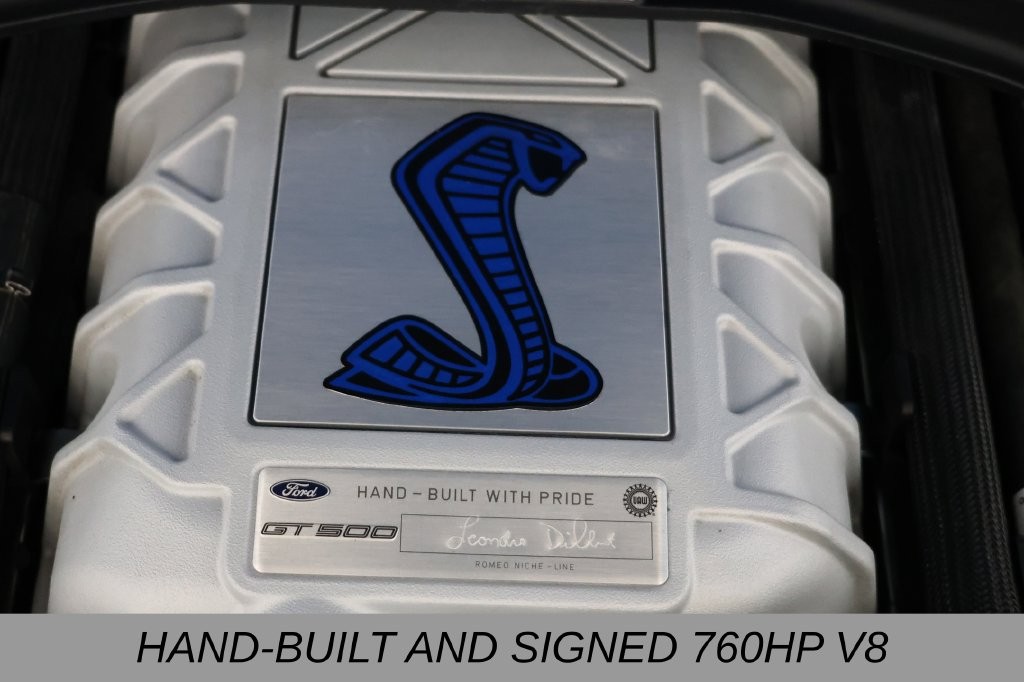 Ford Mustang Vehicle Full-screen Gallery Image 06