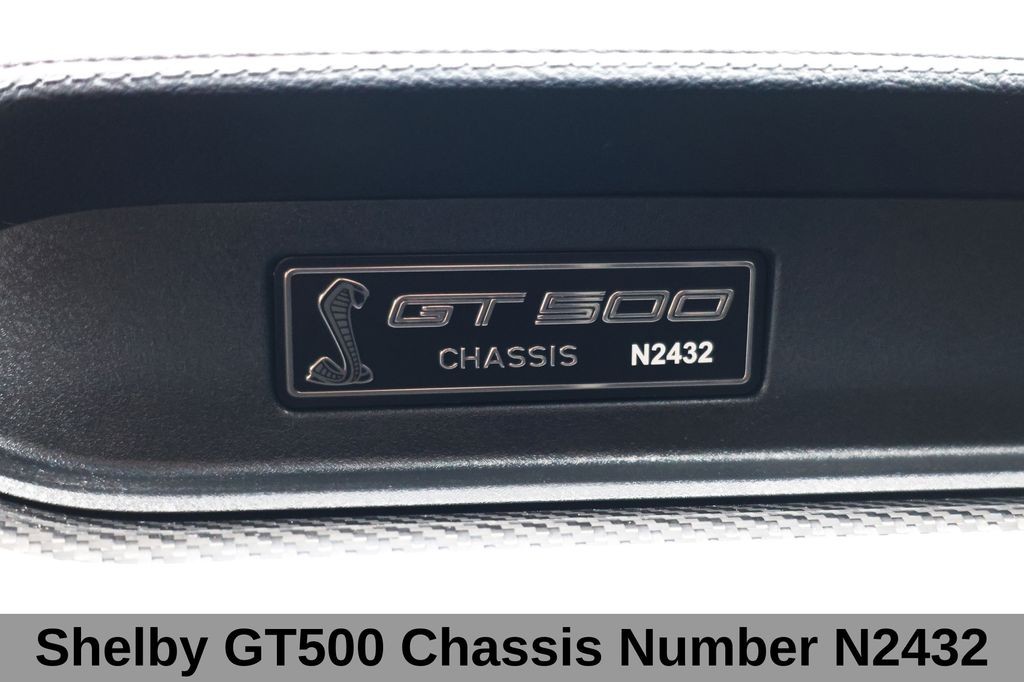 Ford Mustang Vehicle Full-screen Gallery Image 07