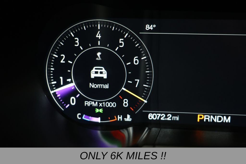 Ford Mustang Vehicle Full-screen Gallery Image 09