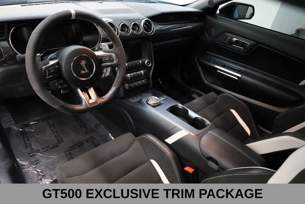 Ford Mustang Vehicle Full-screen Gallery Image 14