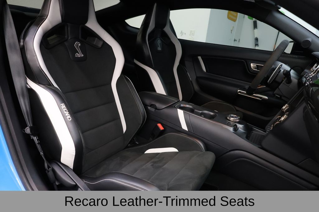 Ford Mustang Vehicle Full-screen Gallery Image 20