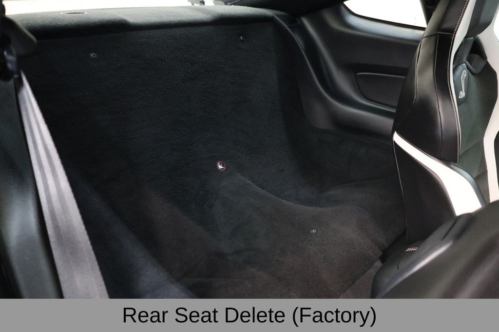 Ford Mustang Vehicle Full-screen Gallery Image 22