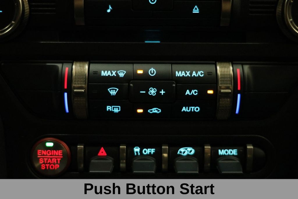 Ford Mustang Vehicle Full-screen Gallery Image 29