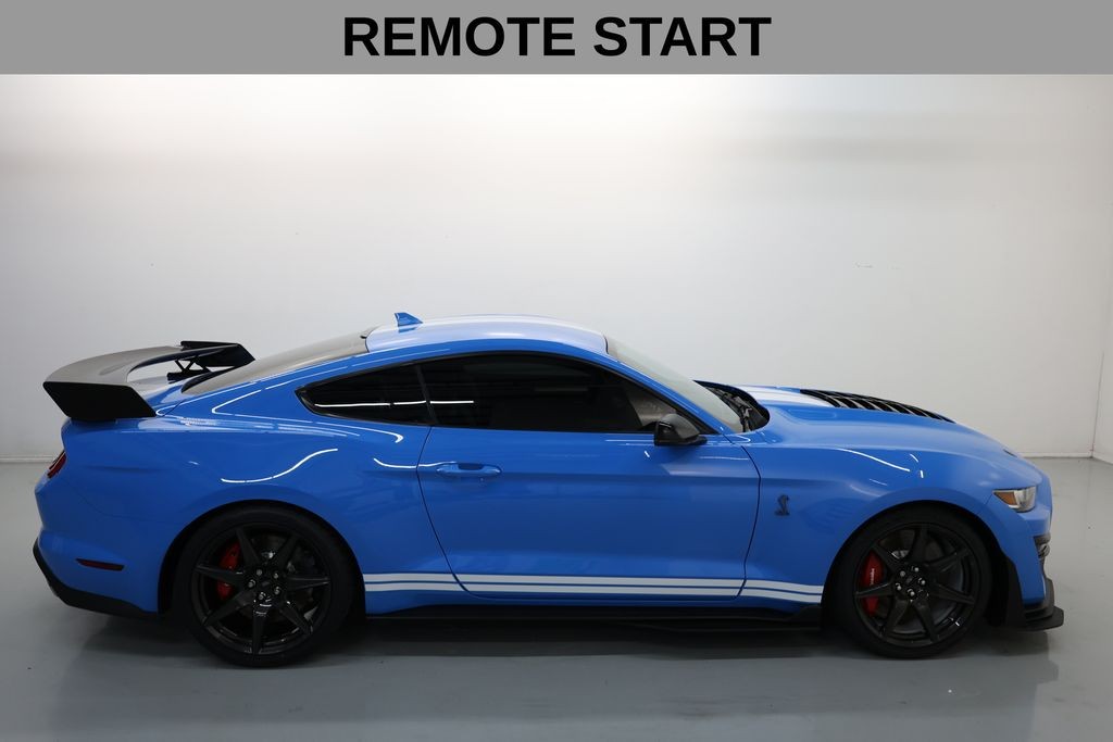 Ford Mustang Vehicle Full-screen Gallery Image 30