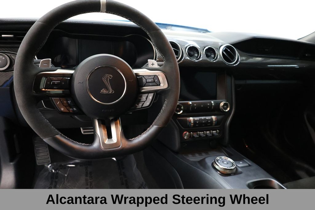 Ford Mustang Vehicle Full-screen Gallery Image 43