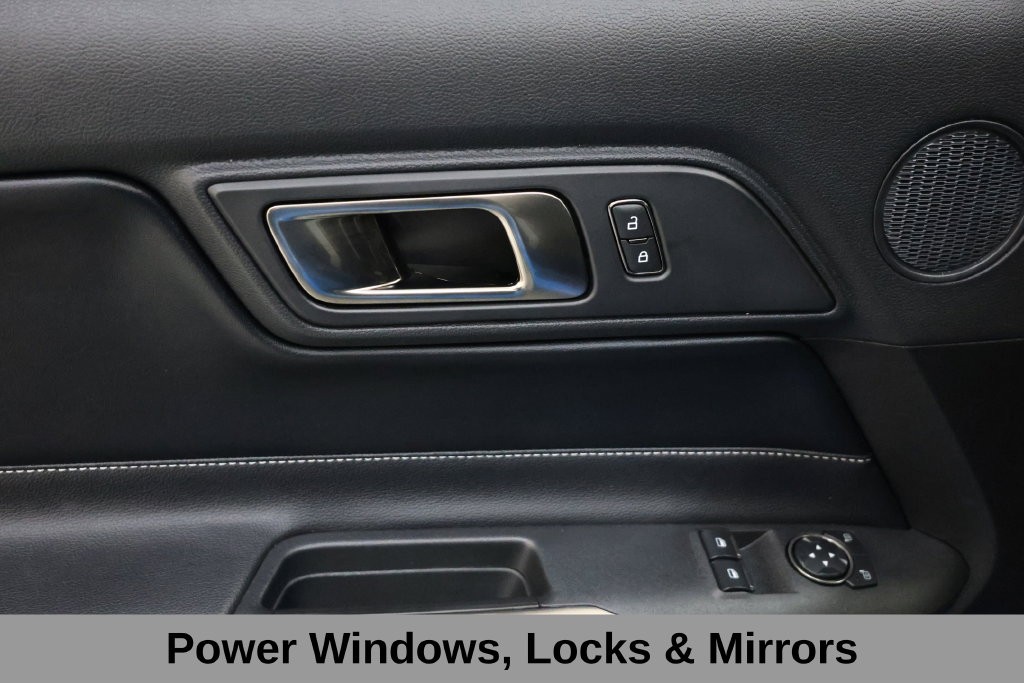 Ford Mustang Vehicle Full-screen Gallery Image 53