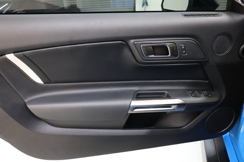 Ford Mustang Vehicle Full-screen Gallery Image 85