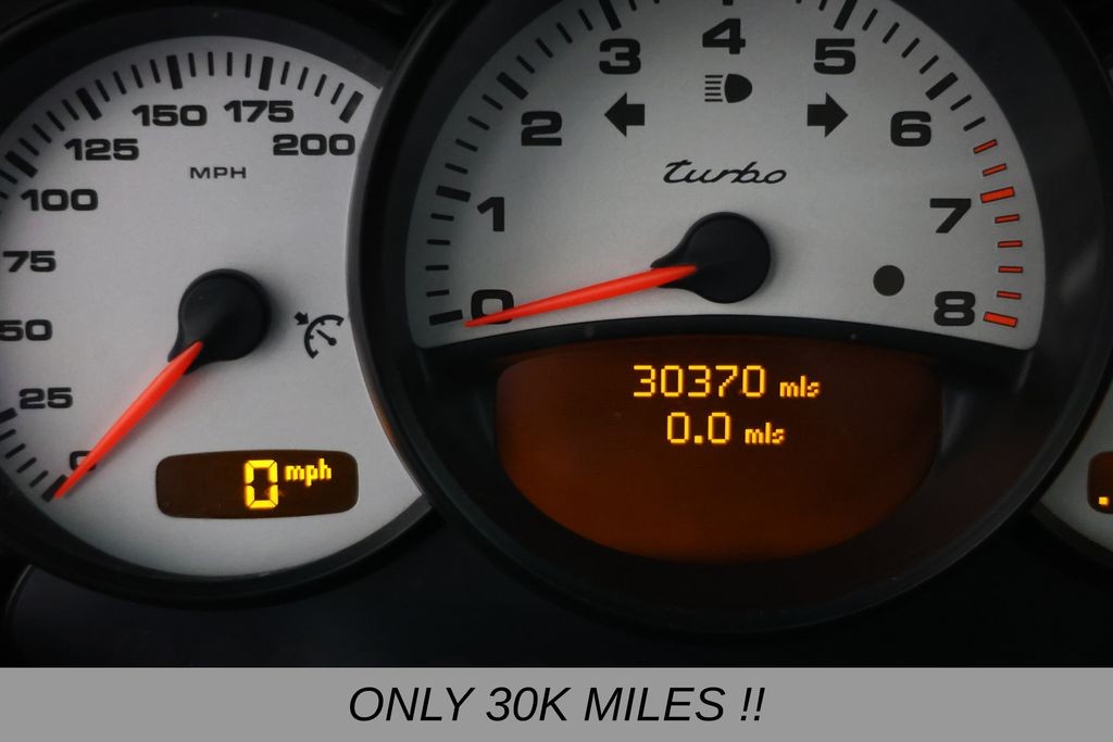 Porsche 911 Vehicle Full-screen Gallery Image 06