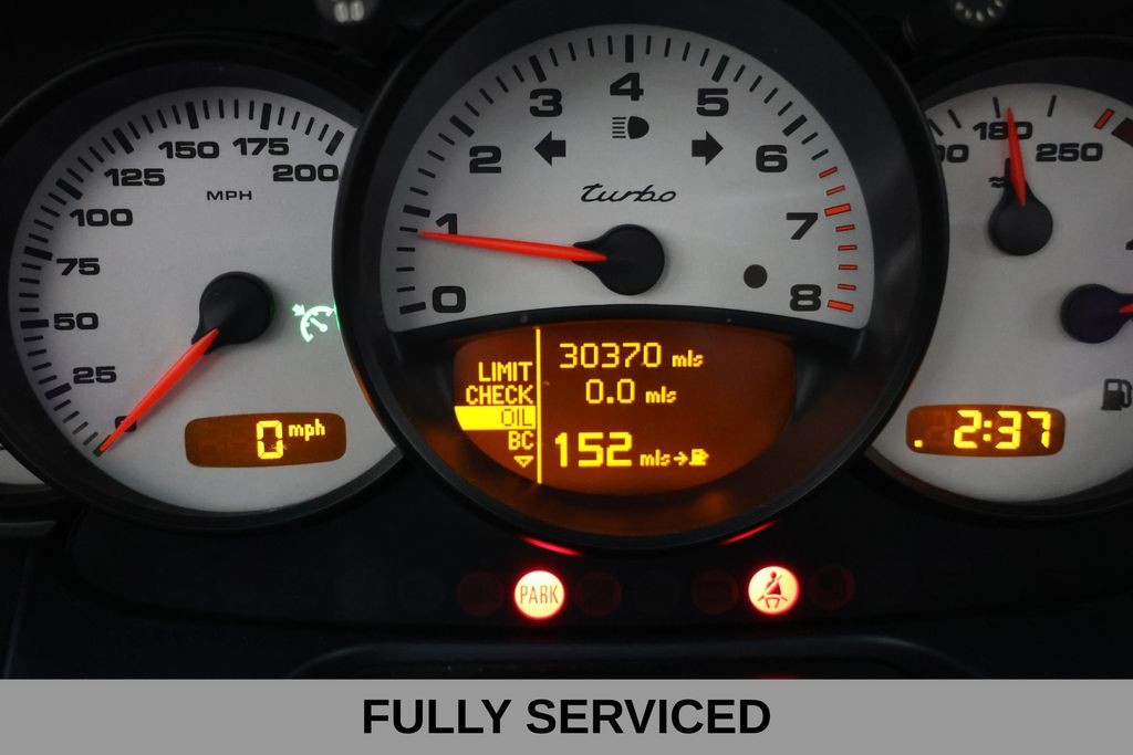 Porsche 911 Vehicle Full-screen Gallery Image 07