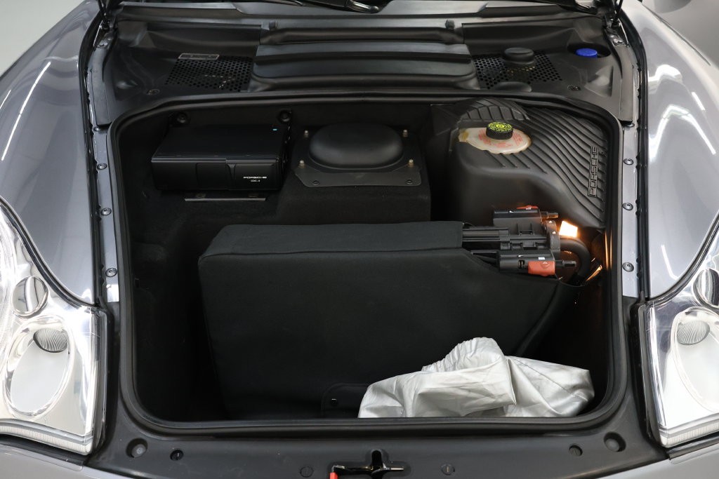 Porsche 911 Vehicle Full-screen Gallery Image 111