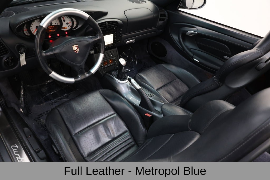 Porsche 911 Vehicle Full-screen Gallery Image 12