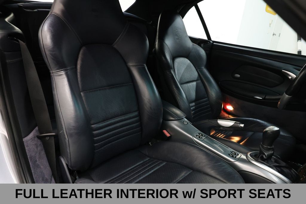 Porsche 911 Vehicle Full-screen Gallery Image 16
