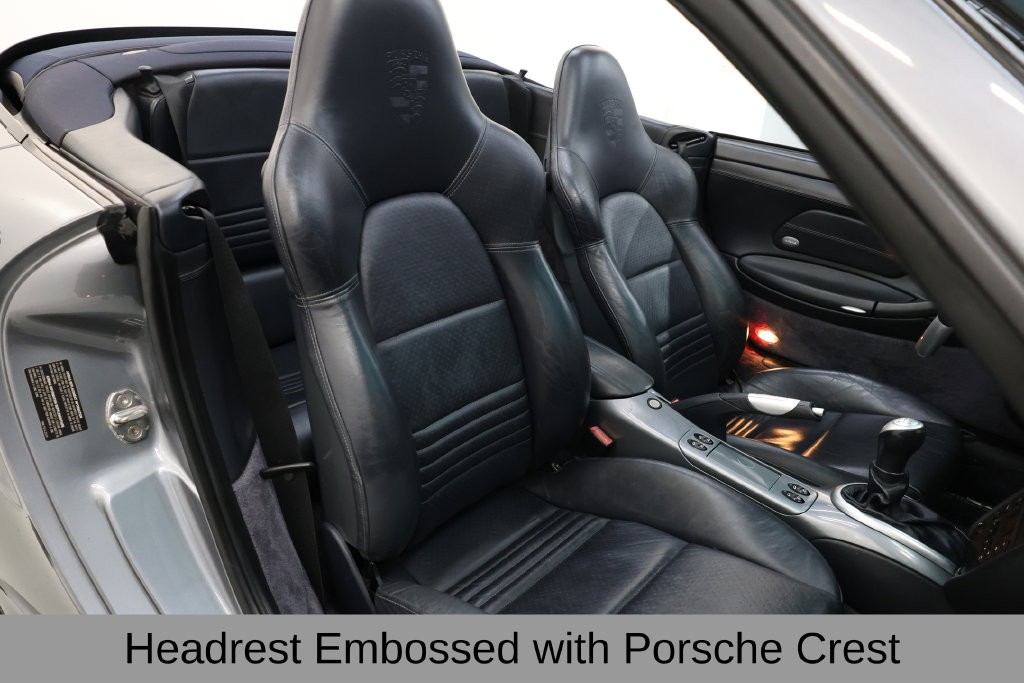 Porsche 911 Vehicle Full-screen Gallery Image 17