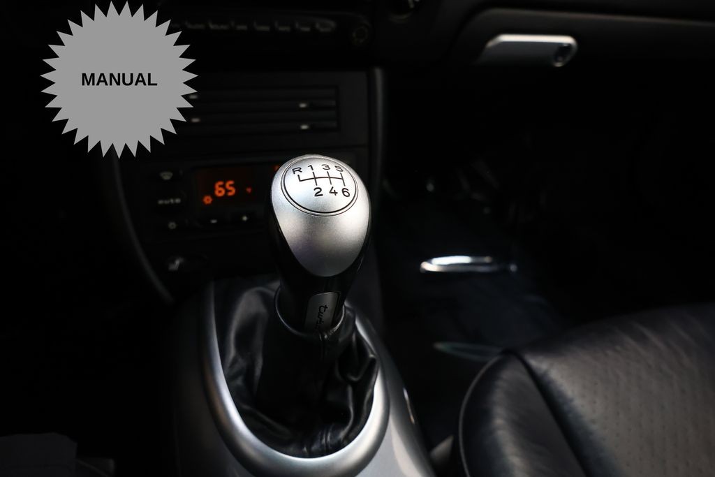 Porsche 911 Vehicle Full-screen Gallery Image 22